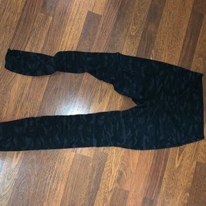 Camo Lululemon Wunder Under size 6